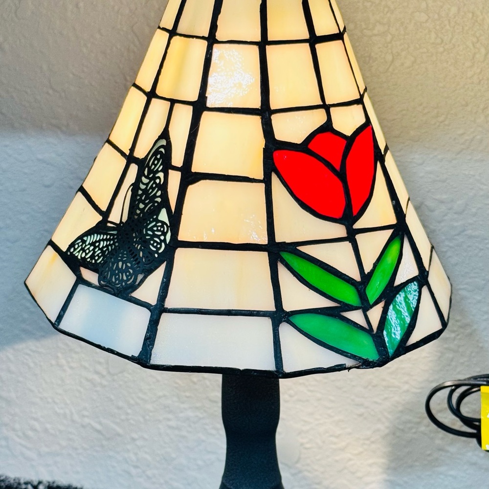 Stained Glass Tiffany-Style Lamp Tulip & Butterfly